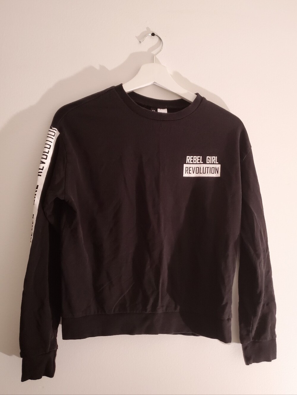 H&M Black Graphic Crewneck Sweatshirt - Picture 2 of 6